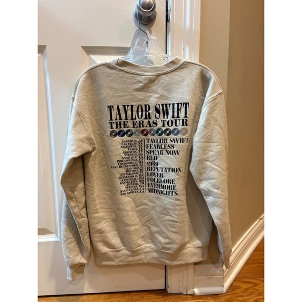 Taylor Swift The Eras Tour Concert Sweatshirt Beige Gildan Heavy Blend Small S